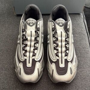 New Balance Men's Silver & Black 1000 Retro Running Sneakers